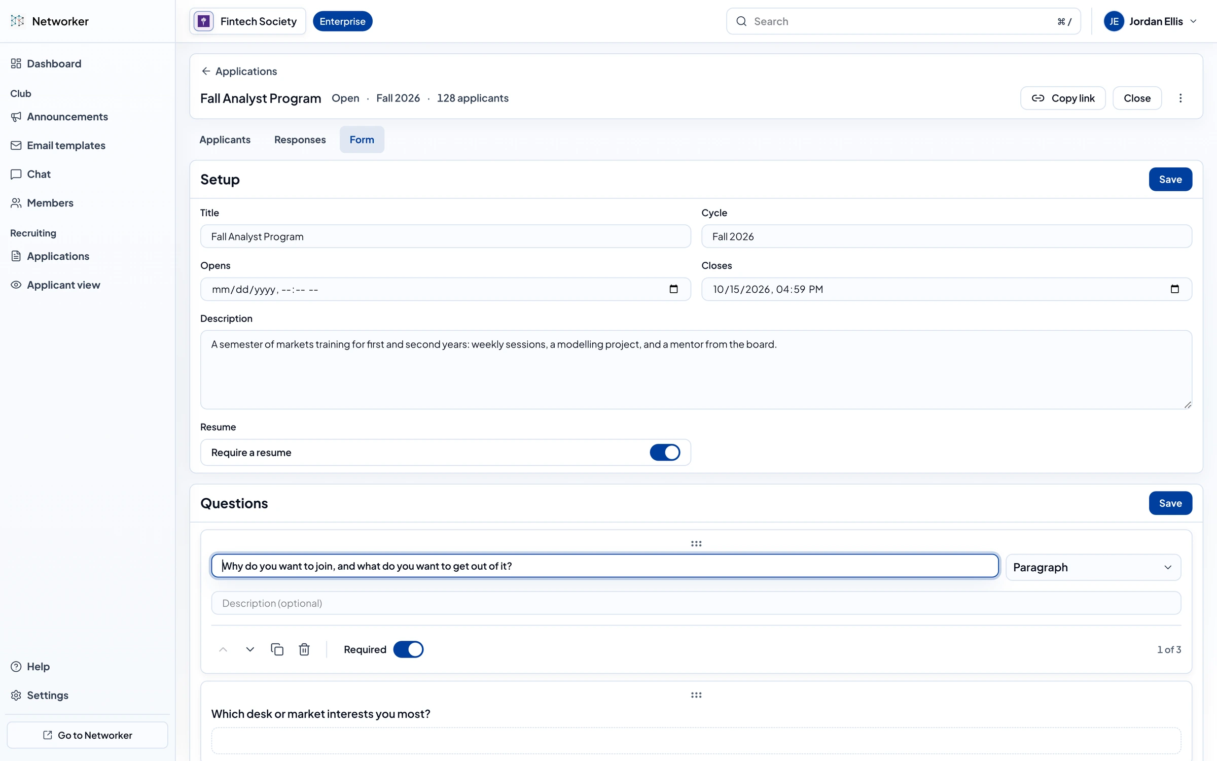 The console's application editor, with the cycle's title, deadline and questions.